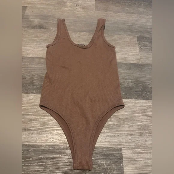 Zara Ribbed Bodysuit - Picture 2 of 3